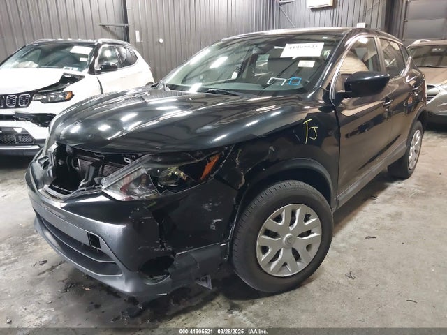 JN1BJ1CR5JW202453 Nissan Rogue Sport S