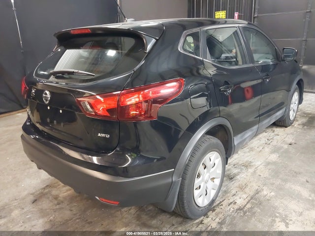 JN1BJ1CR5JW202453 Nissan Rogue Sport S