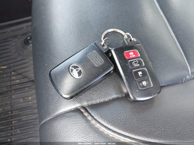 5TDKZRFH1KS556785 Toyota Highlander Xle