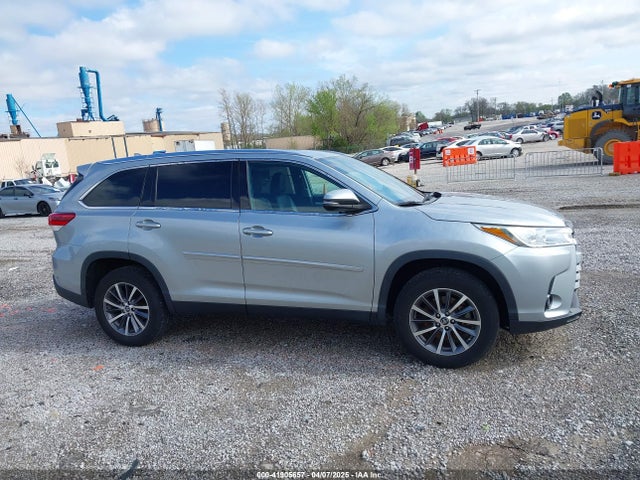 5TDKZRFH1KS556785 Toyota Highlander Xle