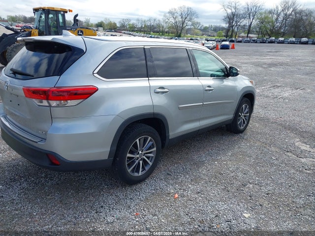 5TDKZRFH1KS556785 Toyota Highlander Xle