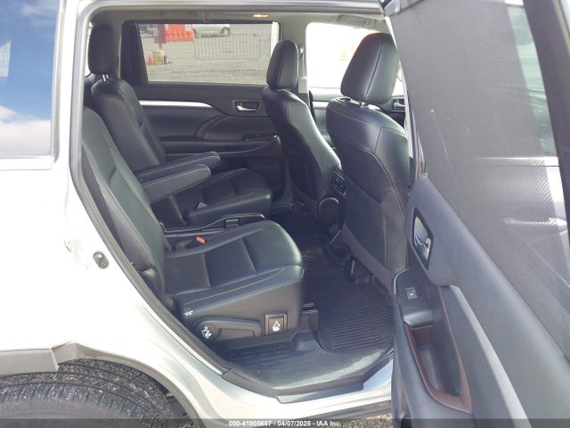 5TDKZRFH1KS556785 Toyota Highlander Xle