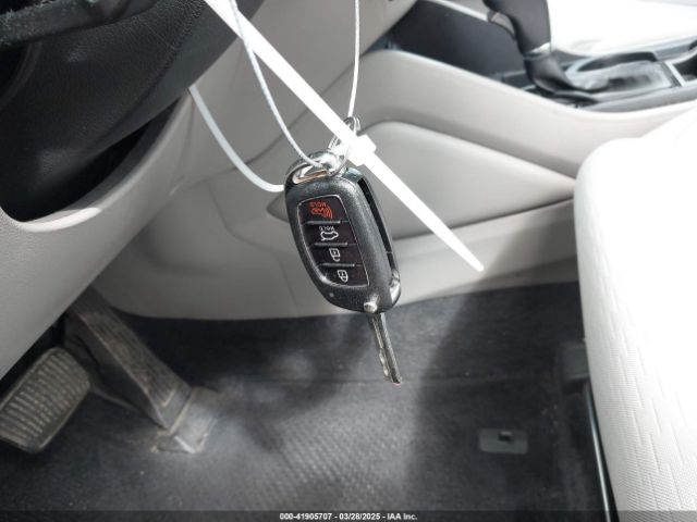 KM8J23A47KU936187 Hyundai TUCSON SE