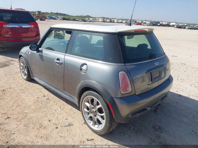 2005 MINI COOPER S WMWRE33595TG96574 Photo 2