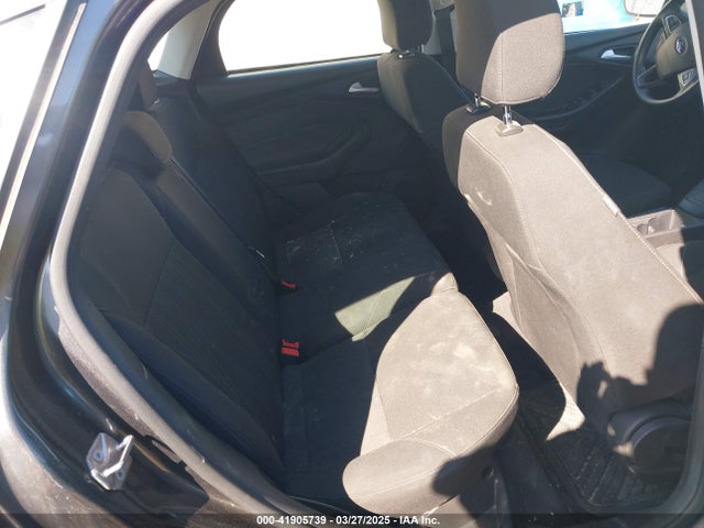 1FADP3K23HL325013 Ford FOCUS SE