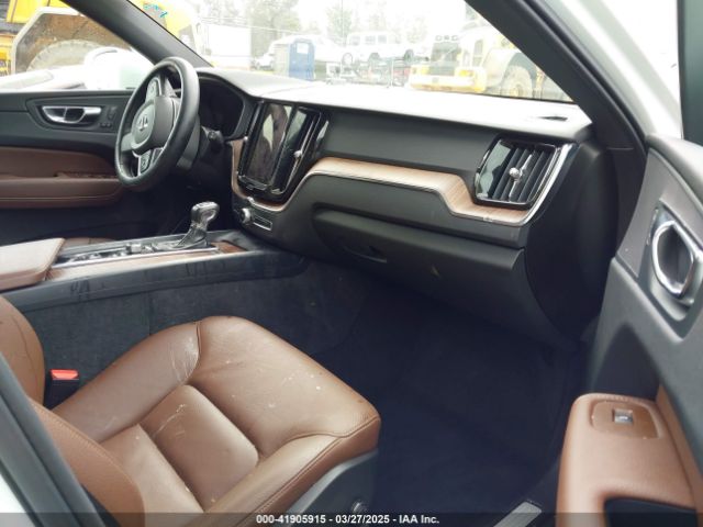 2021 VOLVO XC60 YV4102DK6M1828353 Photo 4