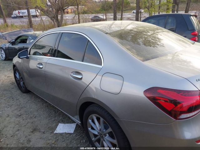 WDD3G4EBXKW034950 Mercedes-Benz A 220