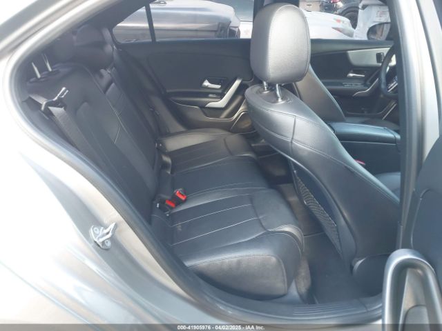 WDD3G4EBXKW034950 Mercedes-Benz A 220