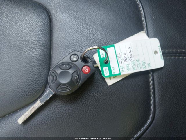 1FADP3K28GL332859 Ford FOCUS SE