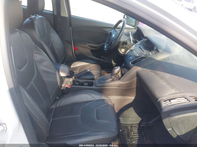 1FADP3K28GL332859 Ford FOCUS SE
