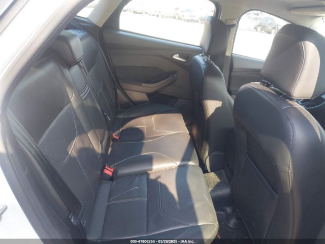 1FADP3K28GL332859 Ford FOCUS SE
