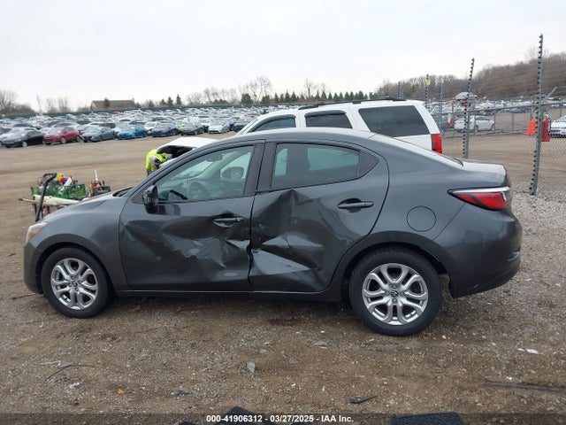 3MYDLBYV1HY166633 Toyota YARIS IA