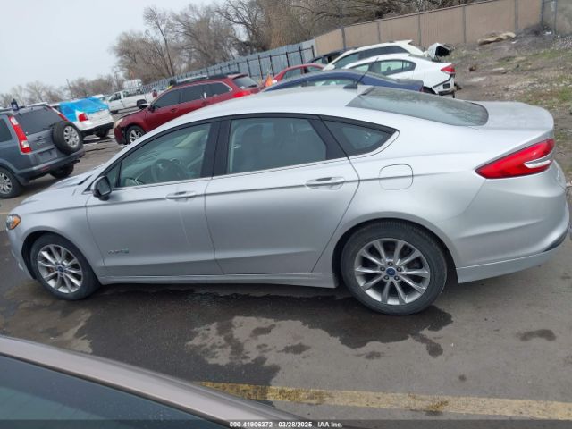 3FA6P0LUXHR317743 Ford Fusion Hybrid Se