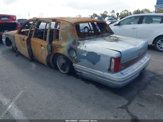1993 LINCOLN TOWN CAR 1LNLM83W3PY696053 Photo 2