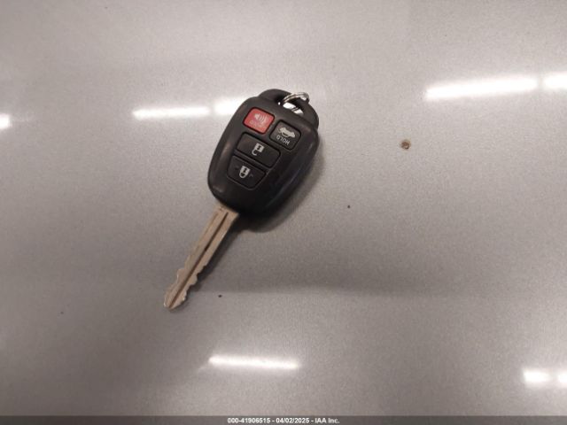 2T1BURHE3KC136245 Toyota COROLLA LE