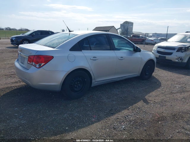 1G1PA5SH2E7474423 Chevrolet Cruze Ls Auto