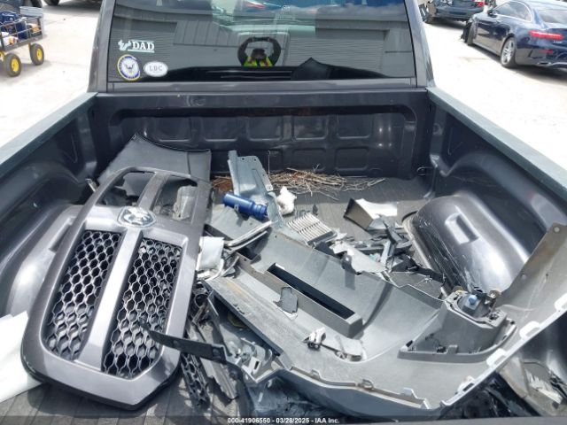 1C6RR7FG3JS295943 RAM 1500 St