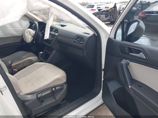 3VV3B7AX7JM219565 Volkswagen Tiguan