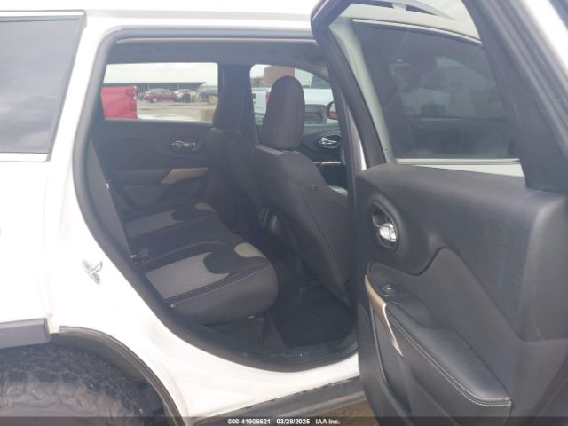 1C4PJMCB3JD528531 Jeep Cherokee Latitude 4x4