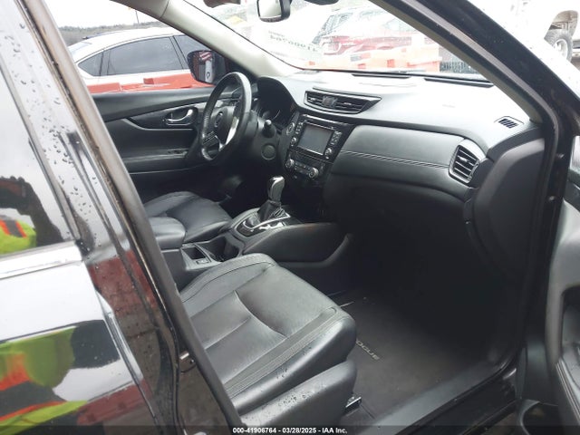 JN8AT2MV6HW000403 Nissan Rogue Sl
