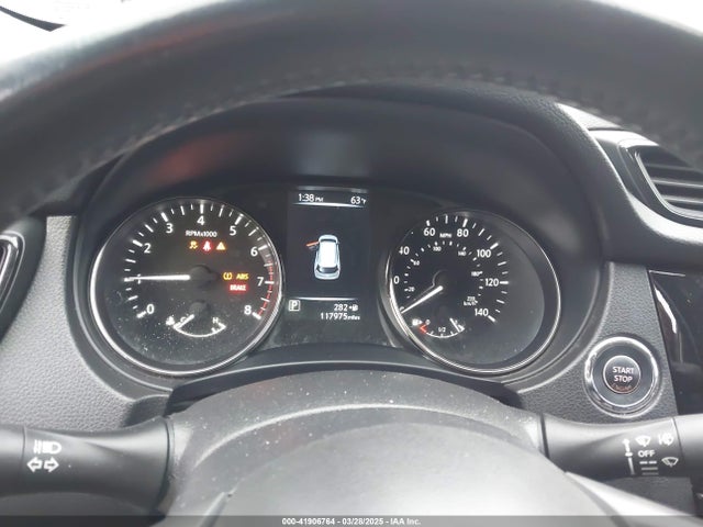 JN8AT2MV6HW000403 Nissan Rogue Sl