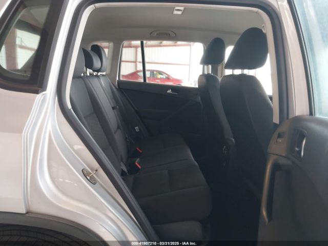 WVGAV7AX4FW609426 Volkswagen TIGUAN S