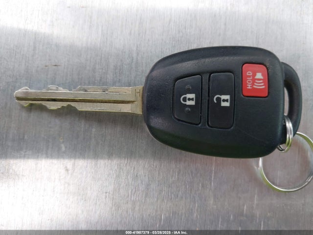 2T3BFREV9HW609577 Toyota RAV4 LE