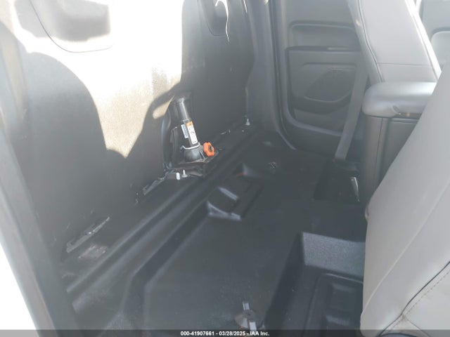 Chevrolet Colorado Wt 2018 1GCHSBEA2J1148544 Image 8