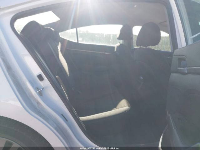 5NPD84LF5JH267673 Hyundai ELANTRA SEL
