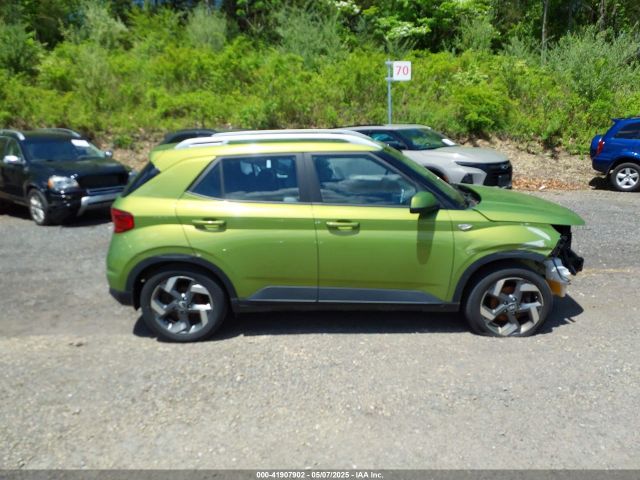 KMHRC8A3XNU132734 Hyundai Venue Sel