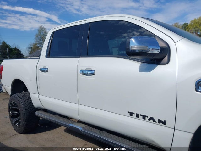 1N6AA1E51HN503222 Nissan Titan Sl