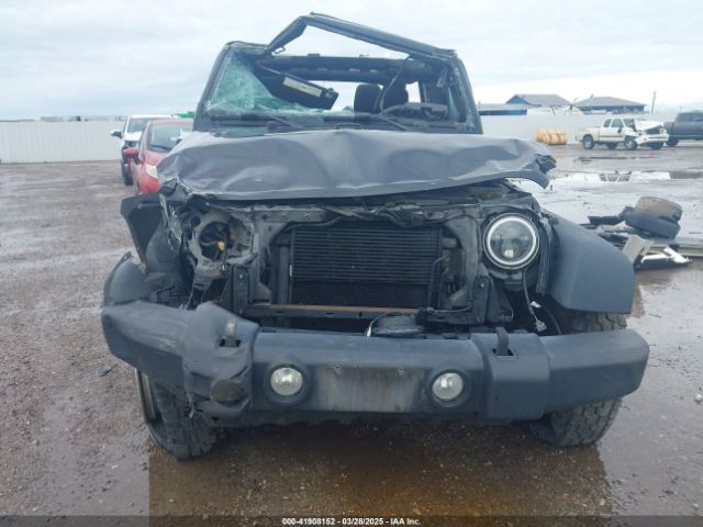 1C4BJWDGXEL294965 Jeep Wrangler Unlimited Sport