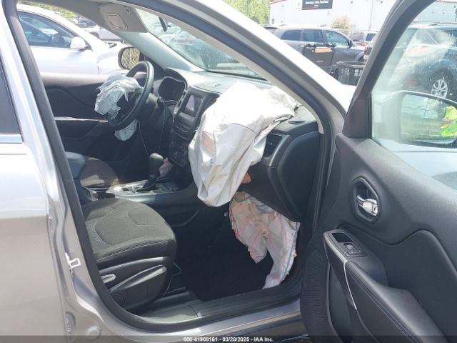 1C4PJLCB7KD114583 Jeep Cherokee Latitude Fwd