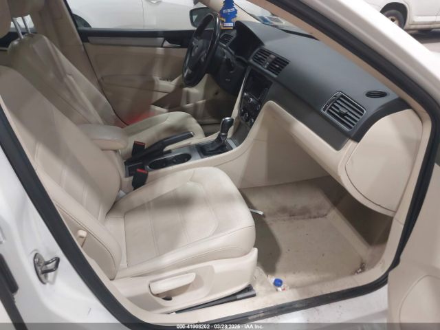 1VWBT7A36EC048803 Volkswagen Passat 1.8t Se