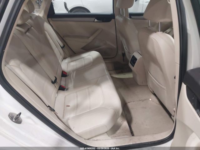 1VWBT7A36EC048803 Volkswagen Passat 1.8t Se