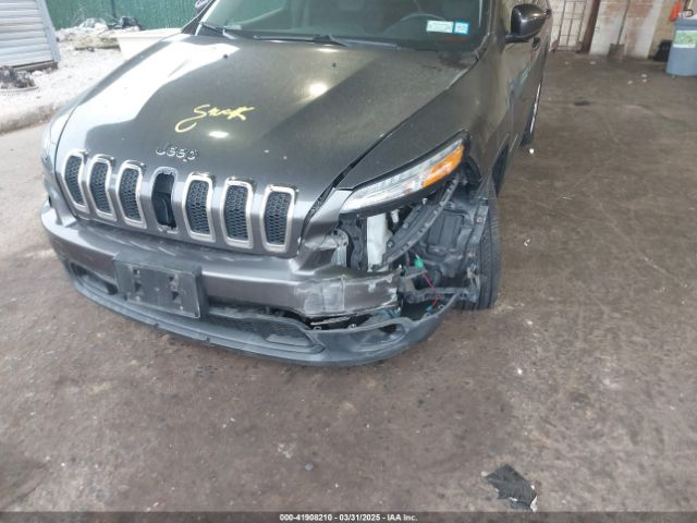 1C4PJLCB1EW155591 Jeep Cherokee Latitude