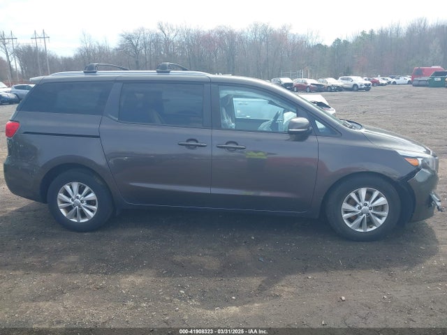 KNDMB5C11G6158934 KIA SEDONA LX