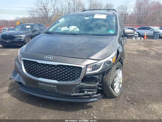 KNDMB5C11G6158934 KIA SEDONA LX