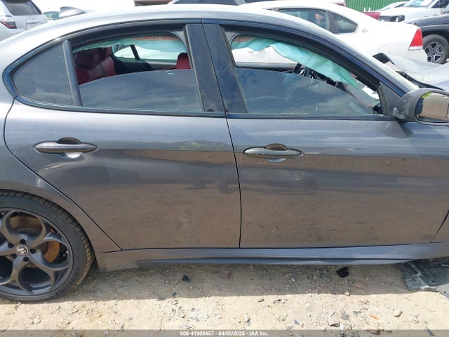 ZARFANBN1L7634108 Alfa Romeo Giulia Ti Sport Carbon Awd