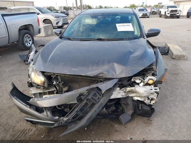 19XFC2F60KE018100 Honda Civic Lx