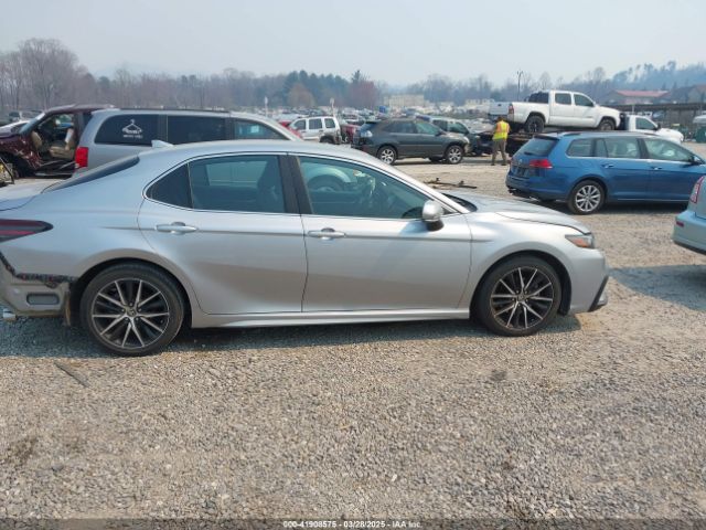 4T1G11AKXNU686447 Toyota CAMRY SE