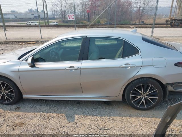4T1G11AKXNU686447 Toyota CAMRY SE