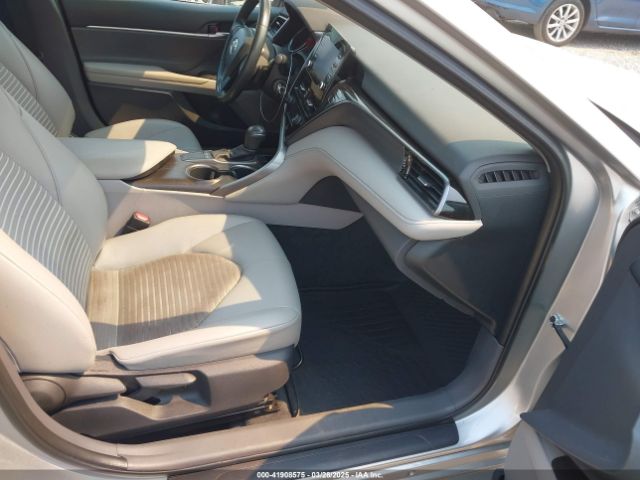 4T1G11AKXNU686447 Toyota CAMRY SE