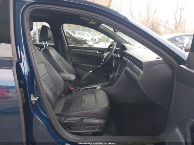 1VWMA7A35MC018415 Volkswagen Passat 2.0t R-line