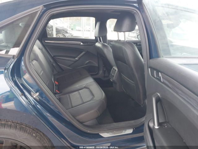 1VWMA7A35MC018415 Volkswagen Passat 2.0t R-line