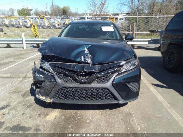 4T1B11HK5KU740975 Toyota CAMRY SE