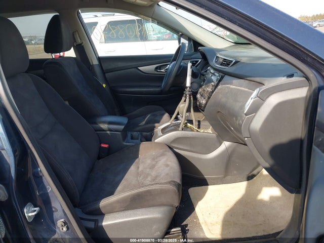 KNMAT2MV3FP552329 Nissan ROGUE SV