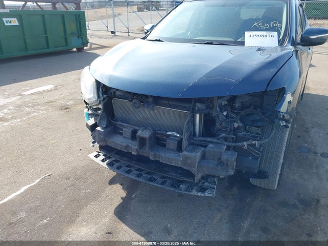KNMAT2MV3FP552329 Nissan ROGUE SV