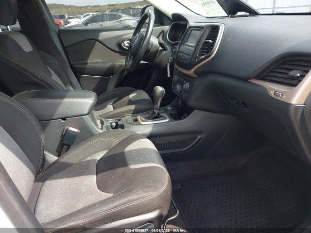1C4PJMAB1GW218412 Jeep Cherokee Sport