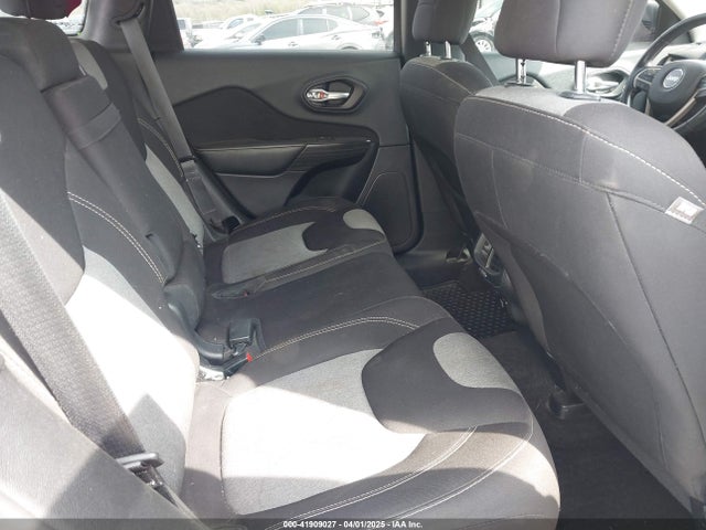 1C4PJMAB1GW218412 Jeep Cherokee Sport